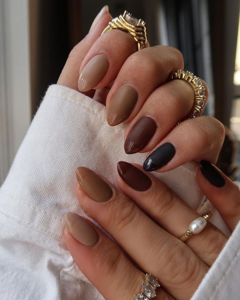 27 DND Fall Nail Colors 2024 - Trendy Ideas for Early Autumn Pedicures and Manicures French Tips Shellac, Dnd Fall Nail Colors, Stiletto Shaped Nails, Fall Pedicure, Tropical Nails, Fall Manicure, Fall Nail Trends, Spring Nail Designs, Gel Nail Colors