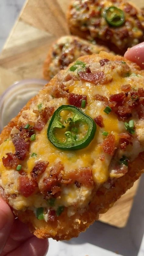 Spice up your snack game with these Jalapeño Popper Hashbrowns! Packed with gooey cheese, crispy bacon, and zesty jalapeños, they're the ultimate appetizer or quick bite. Ideal for those who love a little heat in their treats. Hash Brown Jalapeño Poppers, Jalapeno Popper Hashbrowns, Loaded Hash Brown Patties, Jalapeño Popper Hashbrowns, Recipes Using Frozen Hashbrown Patties, Loaded Hashbrown Patties, Loaded Hashbrowns, Elote Cart, Hashbrown Patties