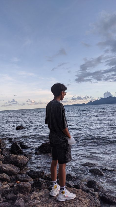 River Side Photography, River Poses Photo Ideas, Pics Ideas, River Bank, New Photo Download, Wallpaper Nature, Boy Poses, Beach Photo, Money And Happiness