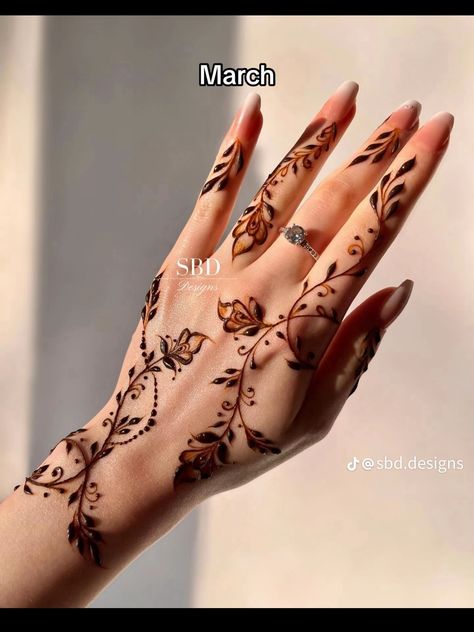 Henna Finger Designs, Finger Designs, Henna Flowers, Easy Mehndi Designs, Henna Flower Designs, Palm Henna, Tattoos Henna, Henna Inspo, Mehndi Outfit