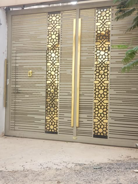 Metal Gates Entrance, Modern Front Gate Design, Gard Modern, New Gate Design, Latest Gate Design, Modern Main Gate Designs, Interior Design Basics, Main Gates, Home Gate Design