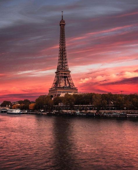 France 🇫🇷 Travel | Hotels | Food | Tips | Sunset at the Eiffel Tower: A golden hour in the City of Love🌅🗼 💡The Eiffel Tower’s color during sunset changes depending on the time of… | Instagram Luxury Honeymoon Destinations, Beautiful Cities In The World, France City, Paris Tour Eiffel, Luxury Honeymoon, Places To Visit In Paris, Bergen Norway, Virtual Travel, Paris Images