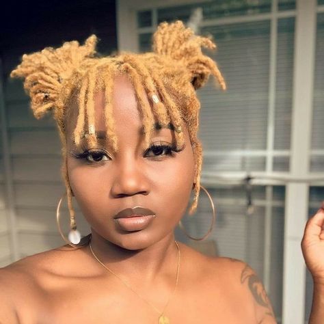 Follow me for more Exclusive Content ⬇️⬇️@trulynyafashions Loc Hairstyles For Short Hair, Dread Lock Styles Black Women, Short Loc Hairstyles, Loc Styles For Short Hair, Loc Goals, Short Loc Styles, Short Dreadlocks Styles, Dread Styles, Blonde Dreads