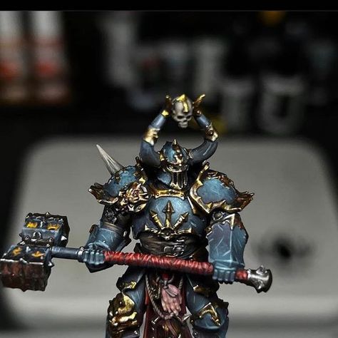 Slaves To Darkness Conversion, Warhammer Fantasy Miniatures, Slaves To Darkness Paint Schemes, Miniature Figures Fantasy, Slaves To Darkness, Painting Figurines, Chaos Legion, Warhammer Miniatures, Warhammer 40k Figures