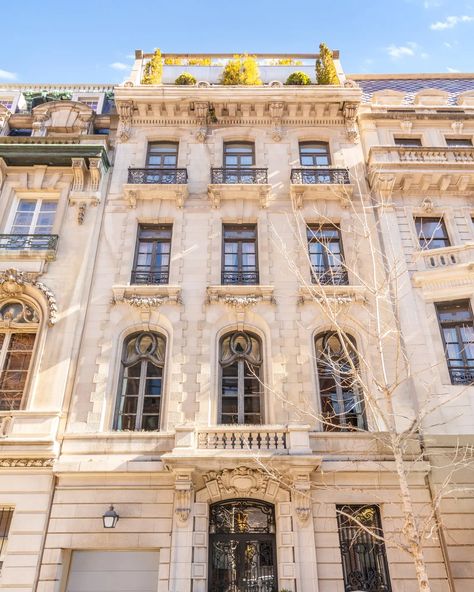 Curbed’s 10 Most-Read ‘Truly Terrific’ NYC Listings of 2023 Nyc Mansion, Nyc Mansions, Stanford White, Nyc Townhouse, Exterior Inspiration, Gramercy Park, Nyc Real Estate, Washington Square Park, Row House