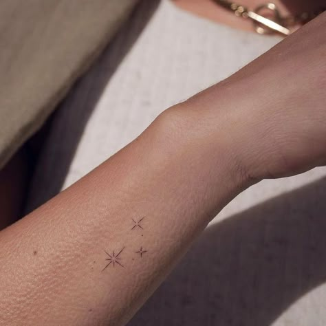 Tint Tattoo Placement, Minimal Sparkle Tattoo, Sparkle Minimalist Tattoo, Simple Pretty Tattoos For Women, Sparkle Tattoos For Women, Tattoo Sparkle Stars, Sparkles Tattoo Ideas, Delicate Star Tattoos For Women, 3 Sparkles Tattoo