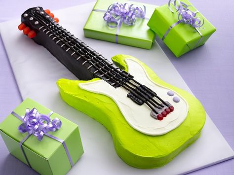 Electric Guitar Cake...FATHER'S DAY Electric Guitar Cake, Guitar Birthday Cakes, Rock Star Birthday, Betty Crocker Cake, Rockstar Birthday Party, Guitar Cake, Star Birthday Party, Rock Star Party, Cake Templates