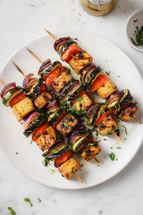 Easy Grilled Tofu Skewers Tofu Kebab, Tikka Masala Sauce, Summer Bbq Recipes, Bbq Tofu, Masala Sauce, Veggie Skewers, Grilled Tofu, Tandoori Masala, Skewers Grill