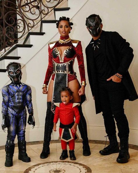 Ciara and Russell Wilson and family in Black Panther Halloween costumes Black Pantera, Halloween Costumes Family, Different Halloween Costumes, Anime Festival, Panther Costume, Black Panther Costume, Best Celebrity Halloween Costumes, Celebrity Costumes, Celebrity Halloween