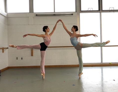 Forever twinning with @bstoner92 👯 Ballet Friends, Dance Motivation, Dance Picture Poses, Ballet Pictures, Ballet Beauty, Dance Dreams, Ballet Poses, Ballet Inspiration, Ballet Core