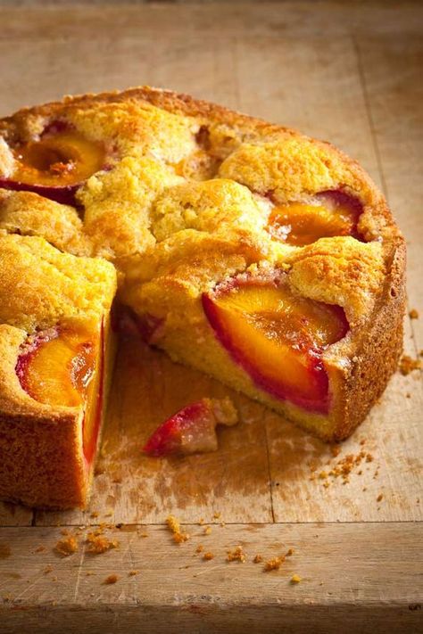 A cake that's as rife with uber-ripe plums as it is Italian heritage. You're gonna love the gritty-in-a-good-way texture and buttery taste. Polenta Cake, Polenta Cakes, Plum Recipes, Polenta Recipes, Sweet Foods, Summer Cakes, Plum Cake, Italian Desserts, Polenta