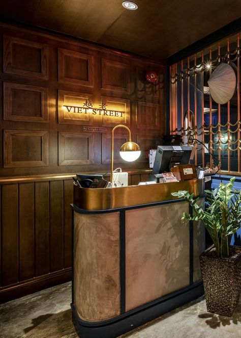 Inn Front Desk, Vintage Reception Desk, Lodge Reception Desk, Hostess Stand Design, Restaurant Reception Design, Apartment Front Desk, Reception Desk Interior Design, Restaurant Host Stand, Restaurant Reception Desk