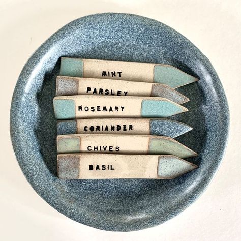 Ceramic Herb Markers, Ceramic Plant Labels, Garden Ceramics Ideas, Ceramic Handbuilding Ideas, Hand Made Ceramics, Useful Pottery Ideas, Small Ceramic Ideas, What To Make Out Of Clay, Small Pottery Ideas