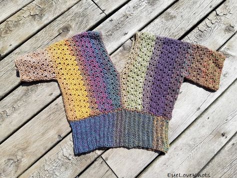 Slanted Granny V-Neck Pullover – Crochet Pattern Review – JolieKnots Crochet Chevron Sweater Crochet Pattern, Crochet V Neck Jumper Free Pattern, Hexagon Pullover Crochet Pattern, Relaxagon Shirt Crochet Pattern, V Neck Raglan Crochet, Crochet V Neck, Advanced Crochet Stitches, Pullover Crochet, Crocheted Clothing