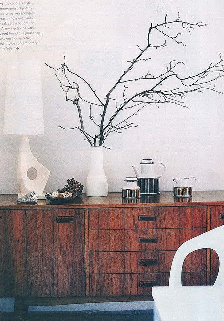 console, vase twigs Branch In A Vase, Twigs And Branches Decor Vase, How To Style Branches In Vase, Dry Branches Decor, Branches In Vase Home Decor, Branch Decor Vase, Branch Vase Decor, Twigs And Branches Decor, Vase Branches Decor