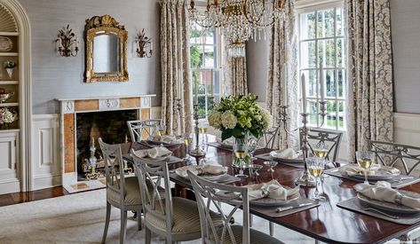 Charles Hilton Architects Georgian Dining Room, Modern Classical Interior, Country Manor House, Banqueting House, Dream Dining Room, Dining Room Fireplace, Beautiful Dining Rooms, Built In Furniture, Fireplace Remodel