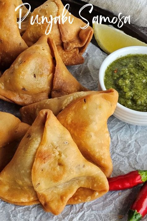 Punjabi Samosa, Baked Samosa, Spiced Potatoes, Indian Recipes Authentic, Samosa Recipe, Tamarind Chutney, Popular Snacks, Ramadan Recipes, Indian Snacks