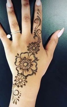 Henna Designs Kids, Full Body Henna, Henna Motive, Henna Freckles, White Henna Tattoo, Henna Tattoo Design, Cute Henna Designs, Tattoos Henna, Henna Drawings