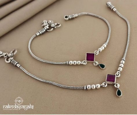 Patilu Silver, Payal Silver Design, Painjan Designs Silver, Chandi Payal Designs, Silver Anklet Design Simple, Antique Silver Anklet, Payal Designs Silver, Trendy Silver Jewelry, Silver Anklets Designs