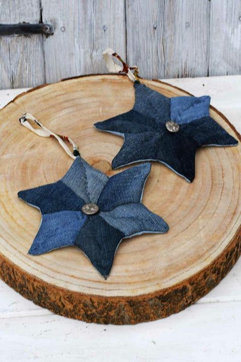 Denim Patchwork Quilt, Denim Recycling, Jean Projects, Denim Christmas, Quilted Star, Jeans Crafts, Hexagon Patchwork, Recycling Ideas, Fabric Christmas Ornaments Diy