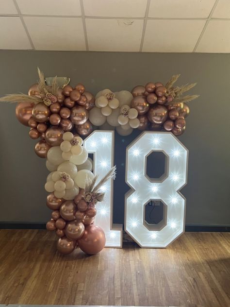 18th birthday balloon arch Balloon Arch With Pampas, Birthday Arch, Balloon Displays, Fall Market, Rose Gold Theme, Balloon Display, Gender Reveals, Birthday Table, Balloon Arch