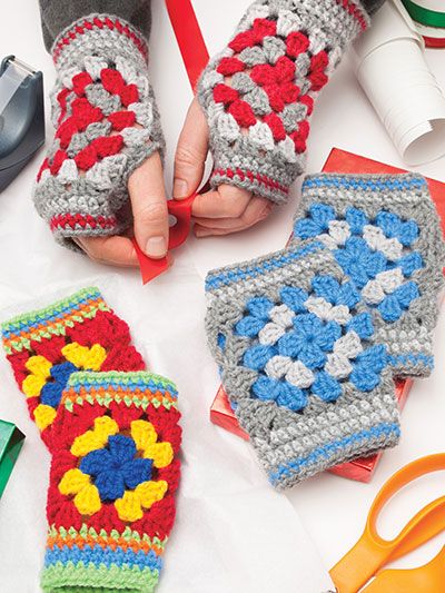 Crocheted Mittens, Granny Square Motif, Traditional Granny Square, Amigurumi Knitting, Crochet Phone Cases, Crochet Fingerless Gloves, Crochet Mittens, Patterns Design, Crochet Gloves