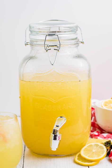 Pineapple Vodka Lemonade - My Incredible Recipes Pineapple Vodka Lemonade, Lemonade With Alcohol, Pineapple Vodka Drinks, Alcoholic Lemonade Drinks, Pineapple Lemonade Recipe, Brunch Punch, Vodka And Pineapple Juice, Vodka Punch, Vodka Recipes Drinks