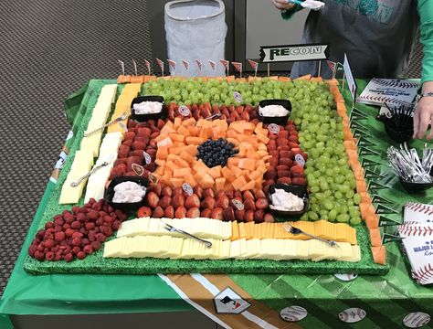 Baseball fruit and cheese display Baseball Snack Stadium, Baseball Charcuterie Board Ideas, Baseball Theme Charcuterie Board, Softball Charcuterie Board, Baseball Veggie Tray, Baseball Opening Day Party, Baseball Fruit Tray, Baseball Charcuterie Board, Baseball Charcuterie