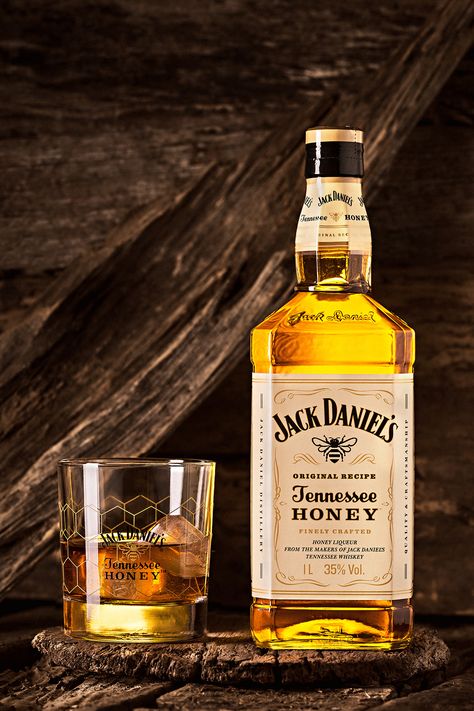 Expensive Whiskey, Jack Daniels Honey, Honey Whiskey, Jack Daniel's Tennessee Whiskey, Container Bar, Blended Scotch Whisky, Whiskey Drinks, Natural Drinks, Vodka Drinks