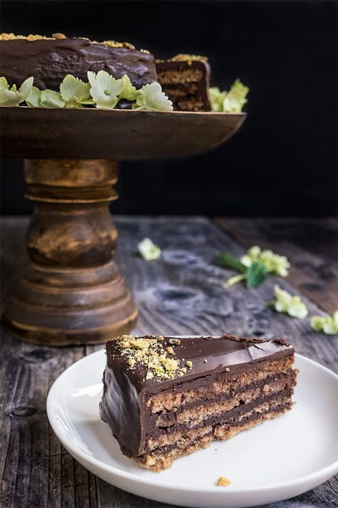 Garash Cake, Chocolate Walnut Cake, Chocolate Lovers Cake, Cake Layers, Walnut Cake, Chocolate Dessert, Chocolate Cream, Chocolate Cake Recipe, Sweet Cakes