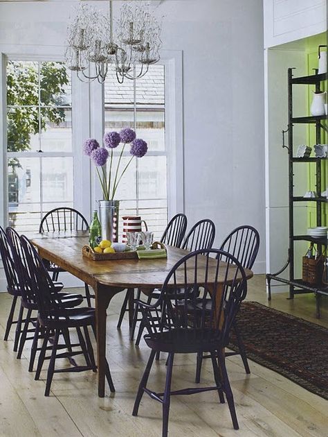 Love the dark purple and green Purple Chairs, Green Accent Walls, Chair Aesthetic, Stained Table, Farmhouse Chairs, Casual Dining Rooms, Table Farmhouse, Outdoor Dining Room, Windsor Chair