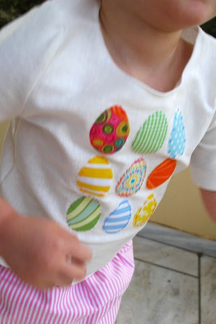 Easter Eggs that Last - crafterhours Easter Shirts, Easter Projects, Easy Stitch, Hoppy Easter, Easter Shirt, Diy Easter, Easter Fun, Holiday Shirts, Easter Diy