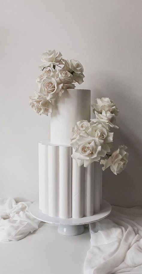 Wedding Cakes 2023, 2023 Wedding Cake, Wedding Cake Minimalist, Cakes 2023, Classy Wedding Cakes, Scalloped Cake, Textured Wedding Cakes, Contemporary Wedding Cakes, Wedding Cake Setting