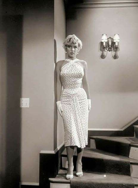 Marilyn Monroe on set of The Seven Year Itch The Seven Year Itch, Marilyn Monroe Movies, Seven Year Itch, Bert Stern, Lady Godiva, Robert Mapplethorpe, Joe Dimaggio, Annie Leibovitz, Richard Avedon