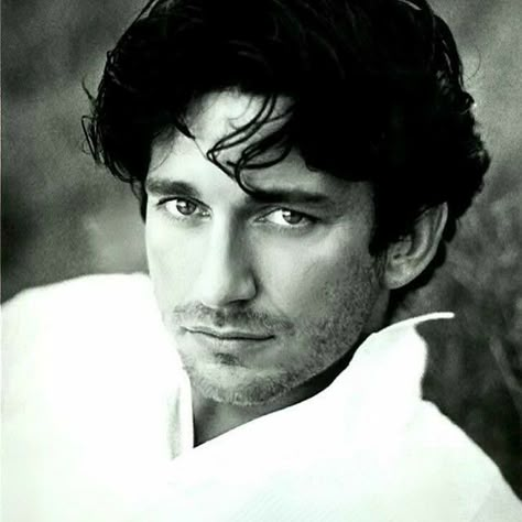 Gerard Butler Young, Dracula 2000, Tomorrow Never Dies, Mary Stewart, London Has Fallen, Actor Gerard Butler, Gerald Butler, Mrs Brown, Christopher Plummer