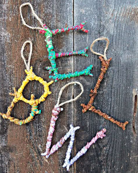 DIY Twig Monogram Ornaments Twig Crafts, Initials Ornament, Diy Monogram, Handmade Charlotte, Stick Art, Fabric Ornaments, Yarn Diy, Camping Crafts, Camping Art