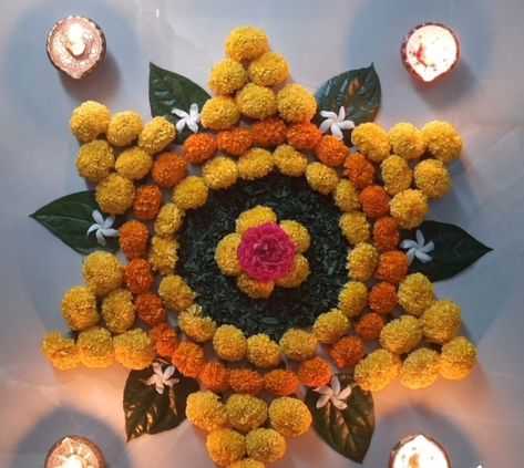 Real Flowers Rangoli, Flower Rangoli Designs Ideas Beautiful, Small Flower Rangoli, Floating Flower Arrangements, Diwali Candle Holders, Sanatan Dharam, Flower Rangoli Designs, Maharashtrian Wedding, Simple Flower Rangoli