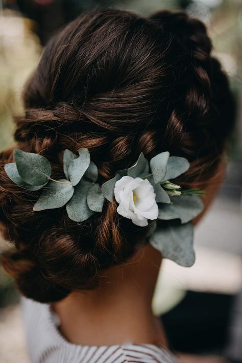 Short Hair Flowers Wedding, Bridal Side Updo, Wedding Hair Updo With Flowers, Floral Wedding Hair Half Up, Flower In Hair Bride, Wedding Updo With Flowers, Bridal Updo With Flowers, Bridal Hair With Flowers, Wedding Hair With Flowers