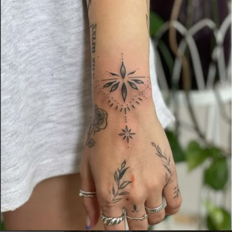 Bohemian Wrist Tattoo, Front Wrist Tattoos, Tattoo Ideas Cover Up, Arm Tattoo Flash, Wrist Cuff Tattoos For Women, Wrap Around Arm Tattoo For Women, Trendy Tattoos For Women, Horizontal Tattoo Ideas, Wrist Hand Tattoo