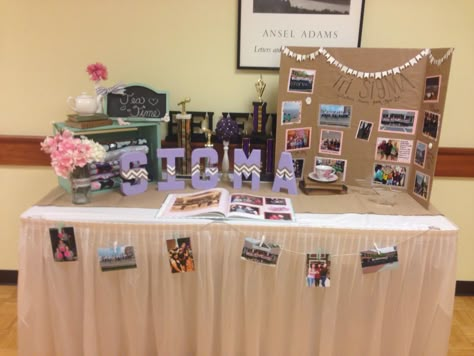 College Fair Table Display, Sorority Table Decorations, Tabling Ideas College Recruitment, Club Rush Table Ideas, Involvement Fair Table Ideas, College Club Fair Table Ideas, Sorority Recruitment Table Display, Sorority Recruitment Table, Recruitment Table Display