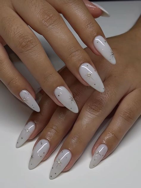 White Almond Nails, White Chrome Nails, Nye Nails, Unghie Sfumate, Milky Nails, Almond Nails Designs, White Nail Designs, Almond Nail, Blue Nail