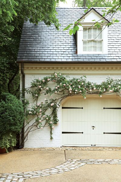 The New Dawn rose vine climbing up the garage was part of the garden’s existing flower base. Casa Country, Oak Grove, Casa Exterior, Atlanta Homes, Pool Design, Design Exterior, Carriage House, Home Staging, House Inspiration