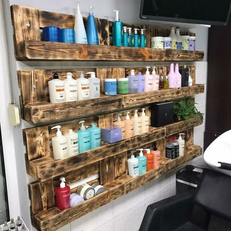 Groomer Salon, Pallet Bathroom, Boutique Store Displays, Euro Pallets, Wood Art Diy, Western Bedroom Decor, Diy Workbench, Pallet Designs, Pallet Shelves