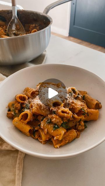 Carissa Stanton | Nothing says weeknight dinner like a one pot meal! Welcome to Episode 2 of my series where I show you how to make high protein dinners in... | Instagram Carissa Stanton, High Protein Dinners, Plant Based Meat, Protein Dinners, High Protein Dinner, Food Eating, One Pot Meal, Meat Alternatives, I Series