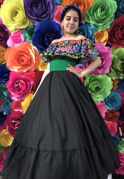 Mexican Traditional Clothing, Coco Theme Party, Frida Style, Quince Dresses Purple, Mexican Quinceanera Dresses, Mexican Models, Traditional Mexican Dress, Quince Dresses Mexican, 15 Dresses Quinceanera