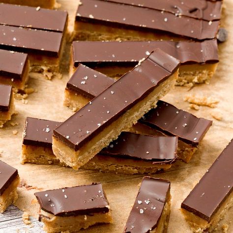 Twix Protein Bars Easy Gluten-Free with Almond Flour Twix Protein Bar, Paleo Twix Bars, Pancakes With Oat Flour, Oat Flour Recipe, Ricotta Whipped, Twix Recipe, Gluten Free Twix, Homemade Twix Bars, Oat Flour Recipes