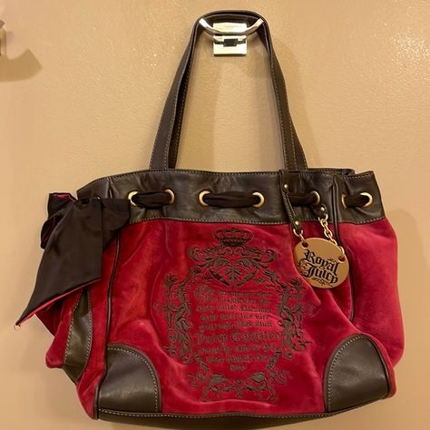 Vintage Juicy Couture Y2K Burnt Red Velour/Brown Leather Trim Shoulder Bag Poshmark Y2k, Juicy Couture Bag Outfit, Red Mcbling, Juicy Bag, Vintage Juicy Couture, Red Juicy Couture, Juicy Couture Aesthetic, Juicy Catore Bag, Black Juicy Couture Bag