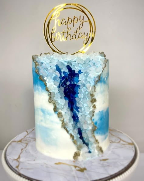 Opal Birthday Cake, Teal Geode Cake, Blue Geode Cake Birthday, Gems Birthday Cake, Gem Stone Cake, Gem Cake Ideas, Geode Themed Birthday Party, Geode Cake Birthday, Blue Geode Cake