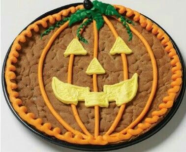 Giant Chocolate Chip Cookie Decorated for Halloween Large Cookie Decorating Ideas, Giant Cookie Decoration Ideas, Pumpkin Cookie Cake, Message Cookies, Cookie Cake Halloween, Fall Themed Cookie Cake, Big Cookie Decorating Ideas, Cookie Cake Decorating Ideas Halloween, Fall Message Cookie Ideas