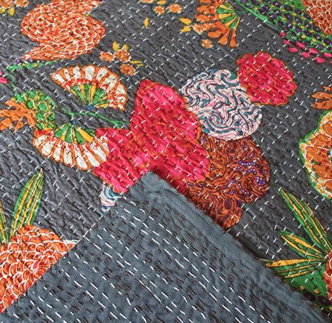 How to Make a Kantha Quilt: 9 Tutorials | Guide Patterns Kawandi Quilting, Kantha Patchwork Quilt, Kantha Quilting, Kantha Cloth, Big Stitch Quilting, Boro Stitching, Embroidery Sashiko, Sashiko Boro, Boro Sashiko